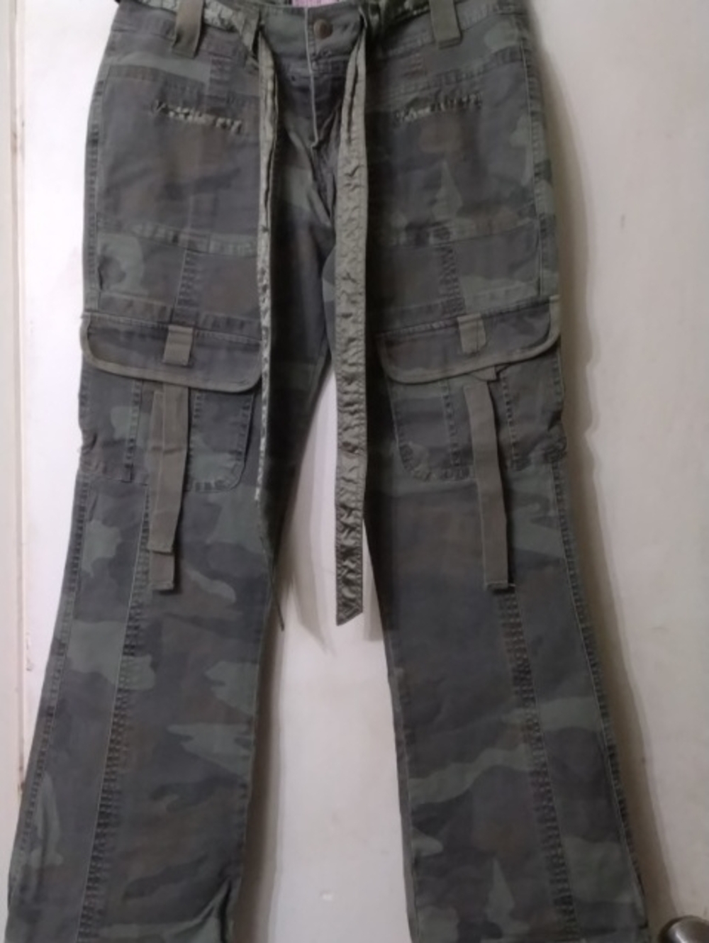 Vintage Y2K Bubblegum Women’s Camo Flare Cargo Jeans in Olive and Gray Sz 11/12